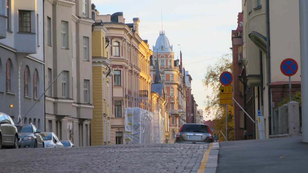 Katu Helsingin kantakaupungissa.