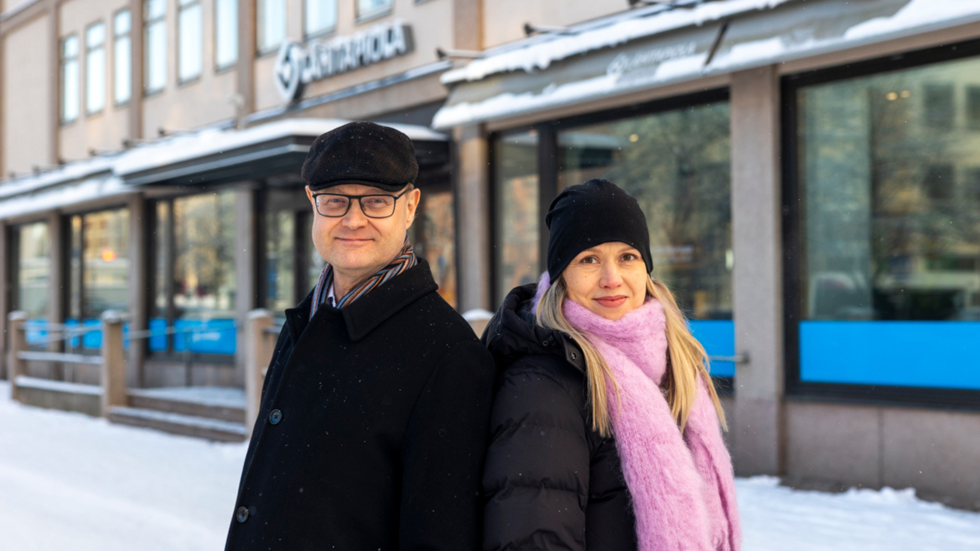 Kuvassa LähiTapiola Pohjoisen toimitusjohtaja Veli Rajakangas ja korvausjohtaja Kirsi Harri. 