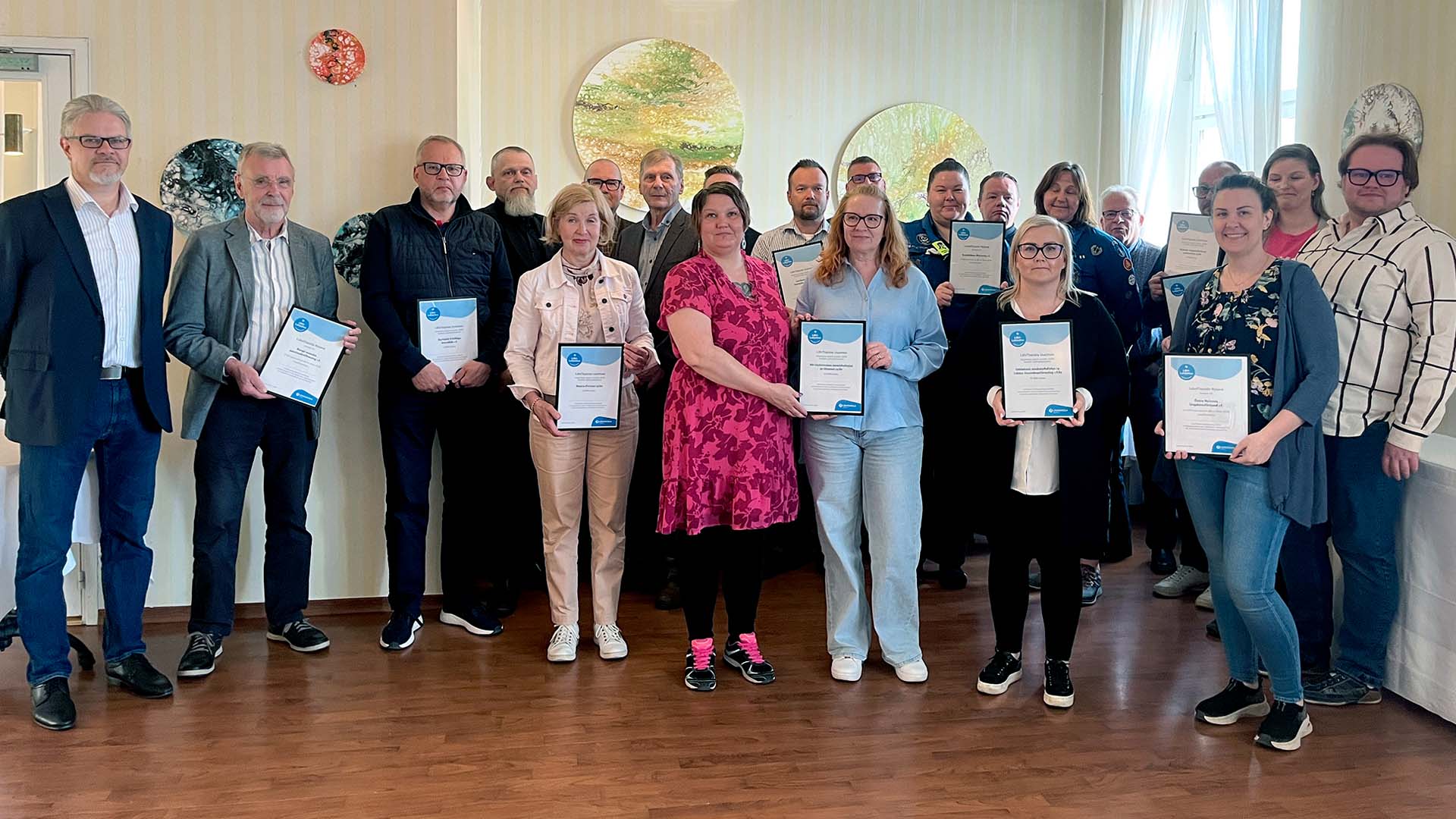 LähiLahjoituksen saajat lahjoitustilaisuudessa 25.5.2026 Porvoossa.