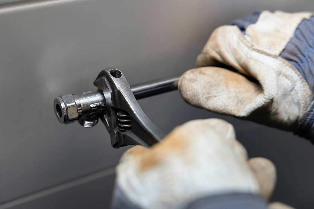 Käyttövesi putkea kiristetään